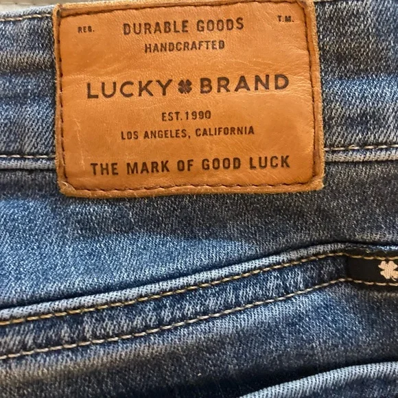 Size 10 Lucky Brand Sweet Boot Jeans. - Picture 4 of 6